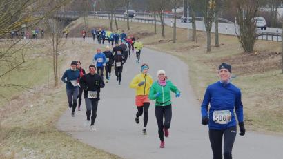Bild: Bühner
Am 24. März ist es wieder soweit. Die Läuferschlange beim Turnerbund-Frühjahrslauf zieht sich weit auseinander.