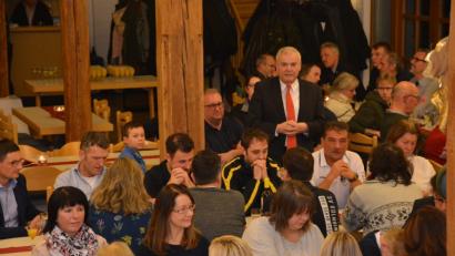 Bild: ak
Bei einer Rückschau fasst sich Bürgermeister Günter Kopp kurz, ausführlicher widmet er sich den kommenden Aufgaben.