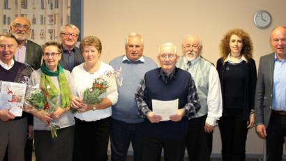 Bild: e
Bei den Ehrungen (vorne, von links): Gerhard Ignatz, Rosi Ignatz, Annelies Karzmarczyk, Paul Karzmarczyk, Peter Widmann, Vorsitzender Adolf Gassner, Jana Müller, Bürgermeister Roland Strehl sowie (hinten, von links) Alois Schwanzl und Werner Cermak.