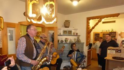 Bild: fm
Hier spielen gerade (von links) Hans Dittrich, Sepp Ertl, Bernhard Löbner und Marianne Kautminas-Rummel auf.