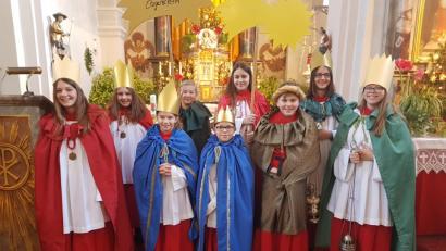 Bild: gi
An zwei Tagen waren die Sternsinger der Expositur Etzgersrieth unterwegs und sammelten für die Aktion Dreikönigssingen mit dem Beispielland Peru für Kinder mit Behinderung weltweit.