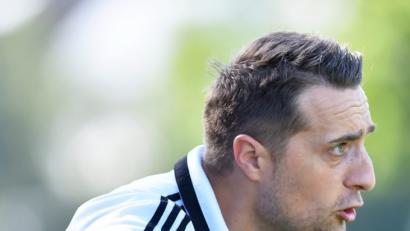 Bild: Alfred Schwarzmeier
Tobias Bernklau hat seinen Vertrag als Trainer bei der SpVgg Pfreimd verlängert.