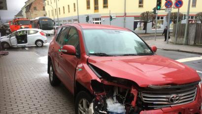 Bild: Beer
Der Unfall auf der Frauenrichter Straße passierte, weil ein junger Autofahrer beim Abbiegen den Gegenverkehr übersehen hatte.