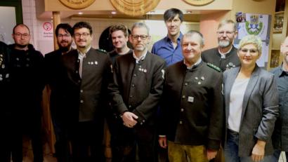 Bild: le
Sie übernehmen Verantwortung im ältesten Flosser Verein. Von links: Gauschützenmeister Wolfgang Weiß, Jan Schuller, Dominik Kraus, Thomas Meier, Rafael Lindner, Sigi Kellner, Bernd Münchmeier, Günter Drechsler, Witiko Watzl, Evi Trottmann und Norbert Egner.