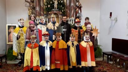 Bild: exb
Die Wurzer Sternsinger sind fleißig und sammeln über 1500 Euro.