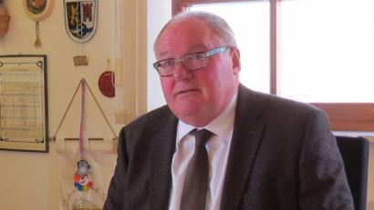 Bild: kö
Von der PWG nominiert und als Nachfolger des jetzigen Altbürgermeisters und Ehrenbürgers Wilfried Neuber leitet Heinz Weigl seit 2008 als Bürgermeister die Geschicke der Eisenbarth-Stadt. Für eine weitere Amtsperiode ab Mai 2020 steht Weigl nicht mehr zur Verfügung. Die Mitarbeit in der PWG hat er schon vor einigen Monaten „gekündigt“.
