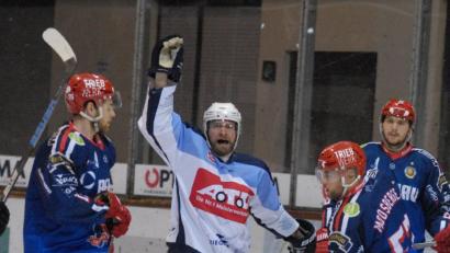 Bild: gb
So wie hier Herbert Geisberger nach seinem Tor am Sonntag in Selb, wollen die Blue Devils auch in der Meisterrunde jubeln und sich für die Play-offs qualifizieren.