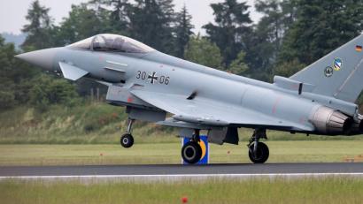 Bild: Sven Hoppe
Ein Eurofighter der Bundeswehr startet in Neuburg an der Donau (Bayern). Foto: Sven Hoppe/Archiv