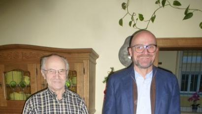 Bild: mad
Bürgermeister Maximilian Beer (rechts) gratulierte Albert Weiß zu seinem 80. Geburtstag.