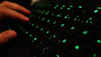 Bild: Nicolas Armer/dpa
Ein anonymer Täter, hat im Dezember über Twitter Daten von beinahe Tausend Politikern, Promis und Journalisten offen ins Netz gestellt.