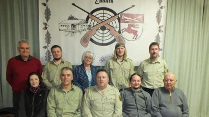 Bild: soj
Das ist der neu gewählte Vorstand (vordere Reihe von rechts): Hans Enders, Alexander Fischer, Vorsitzender Gerhard Plannerer, Stellvertreter Hubert Putzer und Katja Enders sowie (hinten von rechts) Richard Philbert, Sebastian Müller, Ingrid Putzer, Sascha Plannerer und Bürgermeister Manfred Kratzer.