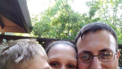 Bild: privat
Ein Bild aus den Tagen vor der Katastrophe: Kerstin Norten mit ihrem Ehemann Justin und dem dreijährigen Sohn Alex.