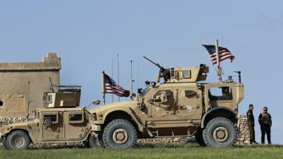 Bild: Hussein Malla/dpa
Ein besonderer Befehl für eine Einheit der US-Armee.