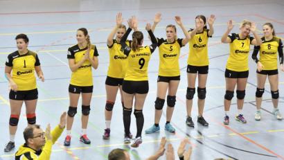 Bild: Hubert Ziegler
Aufmunterndes Abklatschen bei den Hahnbacher Volleyballerinnen. Auf sie wartet in Sonthofen eine schwere Aufgabe.