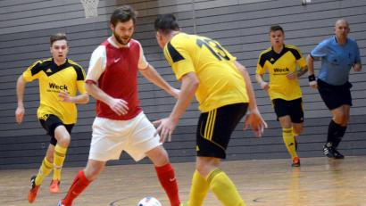 Bild: heh
Der Kondrauer Johannes Brunner (rotes Trikot/Szene aus dem Zwischenrundenspiel gegen den SV Steinmühle) will mit seinen Sportfreunden bei der Endrunde in Wunsiedel überraschen.