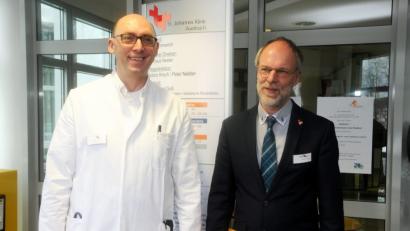 Bild: ge
Chefarzt Dr. Edmund Goß (links) und Vorstand Klaus Emmerich sind mit der Bilanz der Auerbacher St.-Johannes-Klinik für 2018 sehr zufrieden.