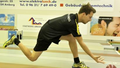 Bild: Hubert Ziegler
In Bamberg startet FEB Amberg in das neue Jahr. In der bisherigen Saison kommt der von FAF Hirschau gekommene Jan Hautmann (Bild) auf einen Schnitt von 596 Holz. Damit ist er zweitbester Amberger hinter Kapitän Michael Wehner (601).