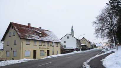 Bild: bey
Die Vohenstraußer Straße als "Tor zur Stadt" soll jetzt in das Saniierungsgebiet mit einbezogen werden. Das wirkt sich auch für die dortigen Hausbesitzer positiv aus, weil sich daraus Fördermöglichkeiten bei den Sanierung von Wohngebäuden ergeben.