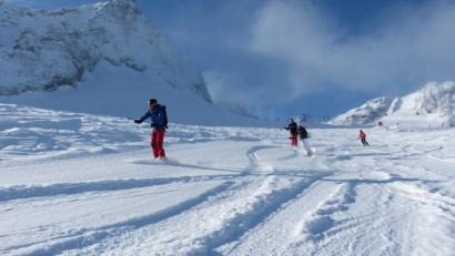 Bild: Florian Sanktjohanser/dpa
Ungetrübten Skispaß können die Schüler der weiterführenden Schulen im Landkreis Tirschenreuth bei ihrem Skilager genießen. Vom Schneechaos in Österreich ist keine Schule betroffen. (Symbolbild)