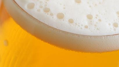 Symbolbild: Marius Becker
Ärzte in Vietnam haben einen 48-jährigen Mann mit Dosenbier von einer schweren Alkoholvergiftung geheilt.