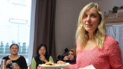 Bild: Hirsch
„Ich finde es wichtig, dass sich Menschen ehrenamtlich für die Integration von Flüchtlingen engagieren“, lautet ein Credo der 46-jährigen Maren Maibom aus Schwandorf. Bild: rhi