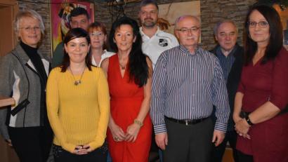 Bild: rgr
Der Sportverein "Concordia" bestätigt Wolfgang Sporer (Dritter von rechts) in seinem Amt als Vorsitzender. Zweite Bürgermeisterin Anita Stauber (links) leitet die Wahl.