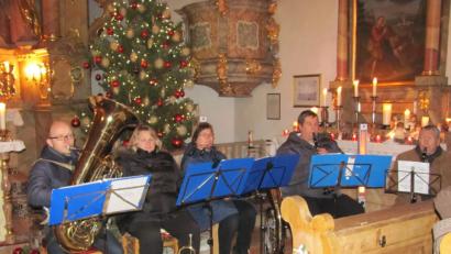 Bild: sei
Die "Neustädter Klarinettenmuse" unter Leitung von Karl Wildenauer (rechts) erfreute mit besinnlichen Weisen bei der Atempause für die Seele.