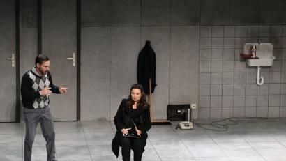 Bild: Petra Hartl
Jacqueline Macaulay und Wanja Mues liefern sich im Stadttheater Amberg in Daniel Kehlmanns „Heilig Abend“ ein packendes Psychoduell.