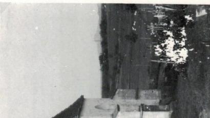 Bild: exb
Das Foto stammt aus der Zeit vor 1928. Alle Fenster haben ein gleiches Maß erhalten, die äußeren Pfeiler sind alle angeglichen. Bild: Heimatverein Eschenbach