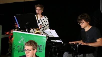 Bild: fpoz
Die Gruppe Taktikum bereichert den Neujahrsempfang musikalisch. Im Bild von links Theo Nirsberger, Marie Hofmann und Richa Hladik.