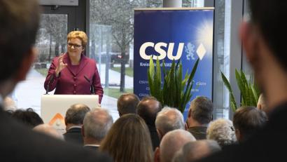 Bild: Petra Hartl
Europaabgeordnete Monika Hohlmeier beim Neujahrsempfang der Amberger CSU in der OTH-Mensa.