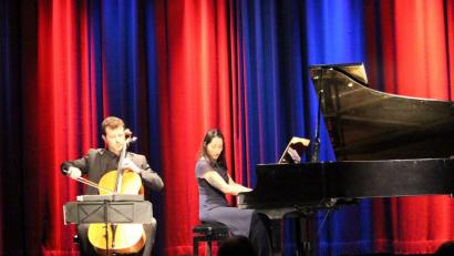 Bild: Dagmar Williamson (dwi)
Capriccio Vol. 2: Im Amberger Kulturwerk des Musikomms geben Pianistin Karina Habuchiya und Cellist Florian Bischof romantische Einblicke in das Leben von Julius Röntgen.