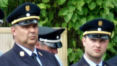 Bild: jml
Marco Saller (rechts) will als neu gewählter Kreisbrandrat möglichst schnell wissen, wo bei den Landkreiswehren der Schuh drückt. Deshalb tourt er gerade von einer zur anderen Hauptversammlung. Mit auf dem Foto der Kohlberger Kreisbrandinspektor Wolfgang Schwarz.