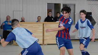 Bild: gb
Die U17 der SG Tirschenreuth (blaue Leibchen) unterlag in der Gruppenphase der JFG Region Luisenburg mit 0:3. Am Ende stand für die Kreisstädter Platz acht zu Buche.