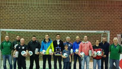 Bild: Kunz
Die Spielführer der Mannschaften.