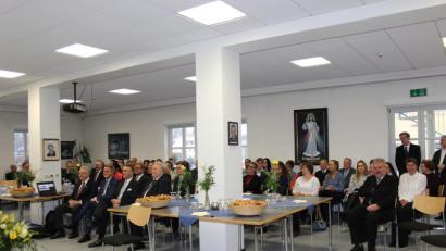 Bild: exb
Zahlreiche Gäste durfte Stadtpfarrer Georg Flierl zum traditionellen Neujahrsempfang der Katholischen Pfarrgemeinde im großen Pfarrsaal begrüßen.