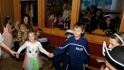 Bild: Hirsch
Viel Spaß hatten die kleinen Faschingsfreunde beim Kinderfasching im Sportheim des FC Schwandorf.