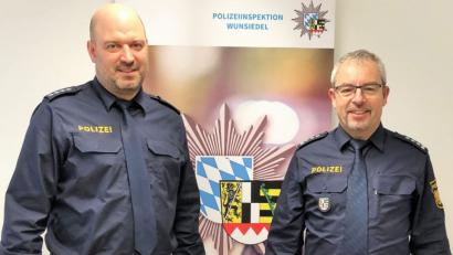 Bild: exb
Erster Polizeihauptkommissar Hubert Schricker (rechts) begrüßt Polizeihauptkommissar Wolfgang Schultes.