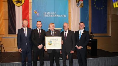 Bild: wec
Bei der Ehrung (von links): MdL Harald Schwartz, Dritter Bürgermeister Erich Meidinger, Josef Boßle, Zweiter Bürgermeister Michael Götz und Bürgermeister Josef Gilch.