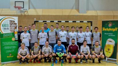 Bild: gud
Der TSV Eslarn (graue Trikots) bezwang Gastgeber FC OVI-Teunz im Finale des Fuchsberger-Futsal-Cups.