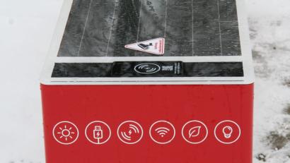 Bild: Gabi Schönberger
Zunächst wollte die SPD drei Smart Benches in der Innenstadt installieren. Doch dann machte sie einen Rückzieher: zu teuer in der Wartung.