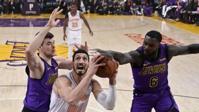 Bild: Mark J. Terrill
In den USA ein Star, in der Türkei im Fokus: Enes Kanter (M).