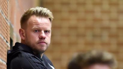 Bild: A. Schwarzmeier
Andreas Lang (links) freute sich im Winter über den Sieg des SV Mitterteich in der Halle beim Oberpfalz-Medien-Cup in Weiden und beim Neujahrscup des SV Steinmühle.