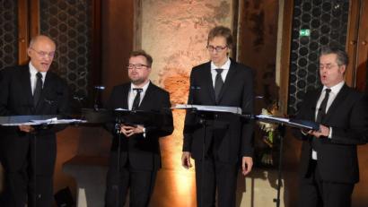Bild: Michael Scheiner
Mit Motetten und Liedern aus Renaissance und des Zeitgenossen Schanderl verabschiedet sich das Ensemble Stimmwerck vom Publikum.