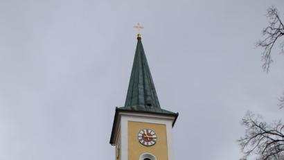 Bild: Dobler
Der markanteste Bauteil der Klosterkirche ist auch sein jüngster. Den Turm,
der 2018 saniert wurde, gibt es seit 130 Jahren, die Kirche steht seit 324 Jahren
– die Vorgängerkapelle nicht mitgerechnet.