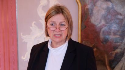 Bild: do
Den Eröffnungsvortrag im Musiksaal des Klosters stellt Anna Knechtel aus München, stellvertretende Geschäftsführerin des Adalbert-Stifter-Vereins, unter das Motto „Wenn Waffen klirren, schweigen die Musen“.