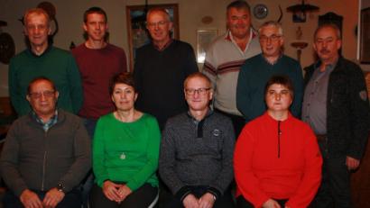 Bild: Haberkorn, Nicole
Die neue bzw. wiedergewählte Vorstandschaft des Don Promillo Clubs (vorne von links): 1. Kassier Alois Freundl, 2. Kassier Heidi Hopf, 1. Präsident Hans Rath und 1. Pressewartin Angela Riedl sowie (hinten von links) 1. Schriftführer Manfred Zölch, Kassenprüfer Dominik Zölch, Fotowart Reinhold Heß, 2. Pressewart Manfred Weis, 2. Präsident Waldemar Röhl und 2. Schriftführer Rainer Hopf.