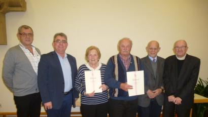 Bild: bk
Die KAB Freihung ehrt langjährige Mitglieder (von rechts): Präses Bernhard Huber, Vorsitzender Manfred Fritsche, Alfons Merkl, Erna Rumpler, Bürgermeister Norbert Bücherl und Georg Fritsche.