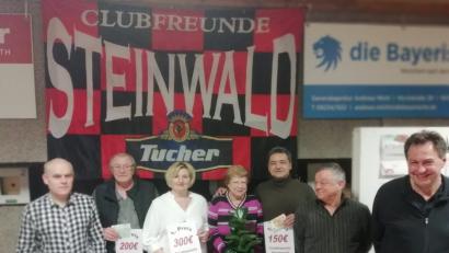 Bild: gma
Besonders gut klopft beim Preisschafkopf der Clubfreunde Steinwald Annemarie Scharnagl (Dritte von links). Glück und Können bescheren ihr 300 Euro.