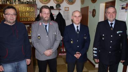 Bild: soj
Die verkleinerte Führungsriege der Krieger- und Soldatenkameradschaft Ebnath: (von links) Kassier Werner Kaden, stellvertretender Vorsitzender und Schriftführer Hans Rochholz, Vorsitzender Manfred Riedl, Kreisvorsitzender Thomas Semba.